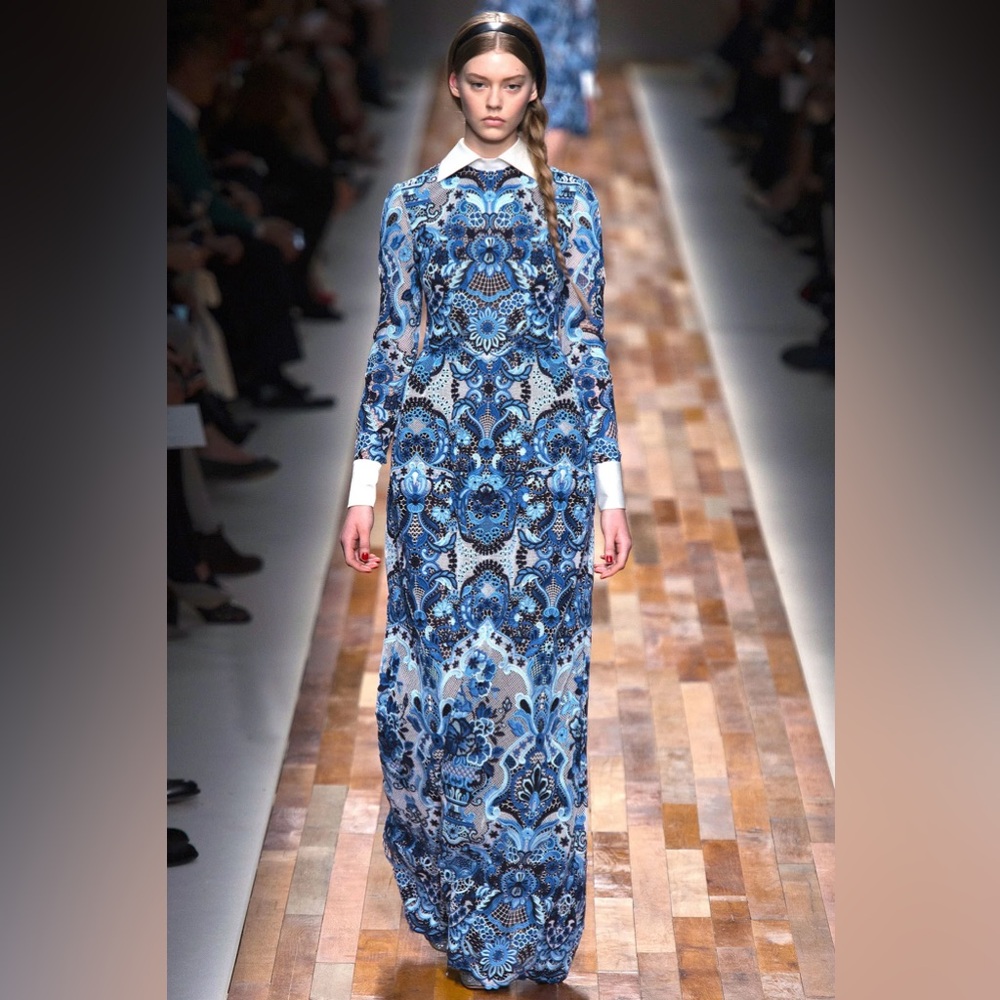 VALENTINO RUNWAY BLUE CERAMIC GUIPURE LACE MACRAME LONG SLEEVE GOWN DRESS IT 40
